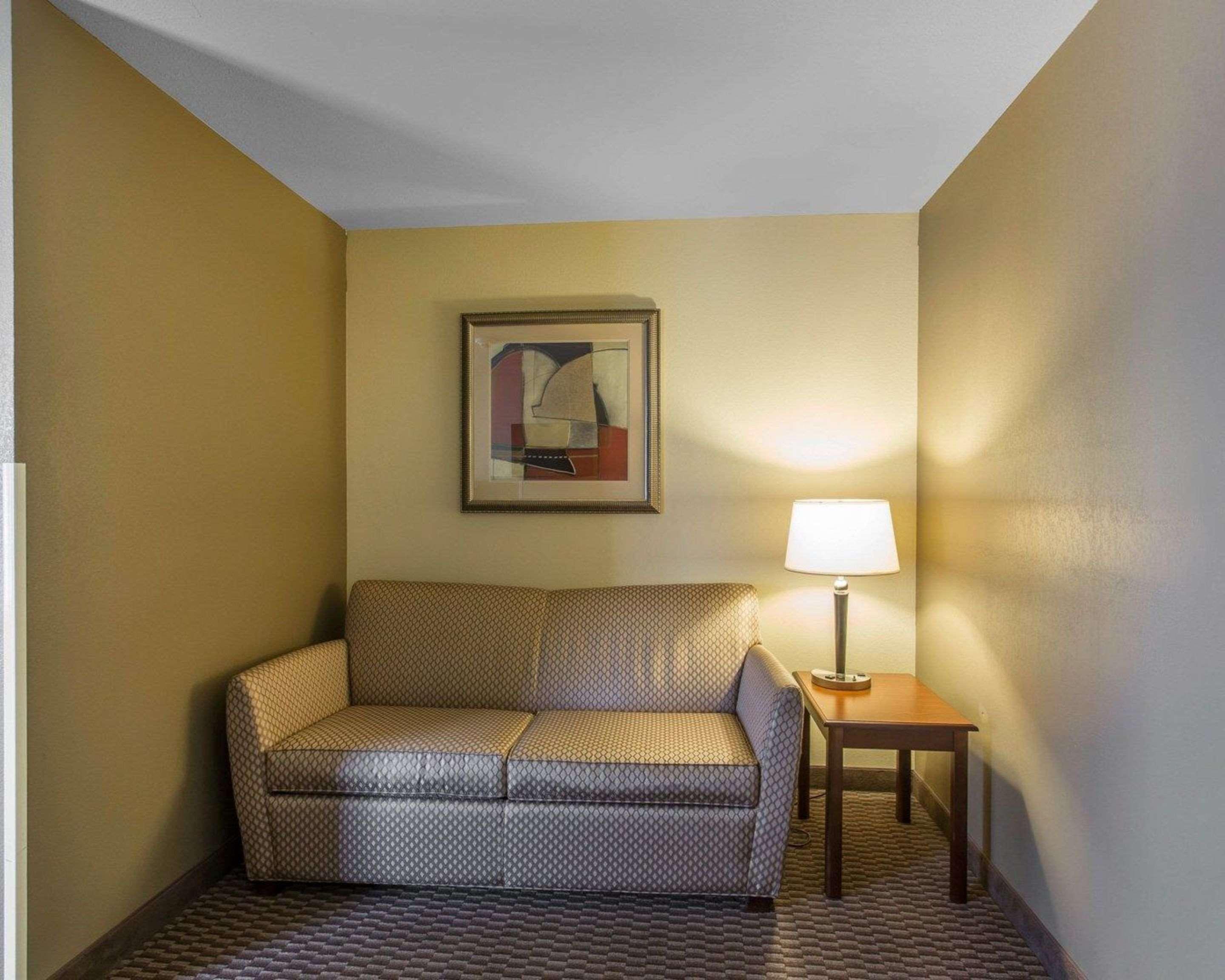 Comfort & 2* Madisonville