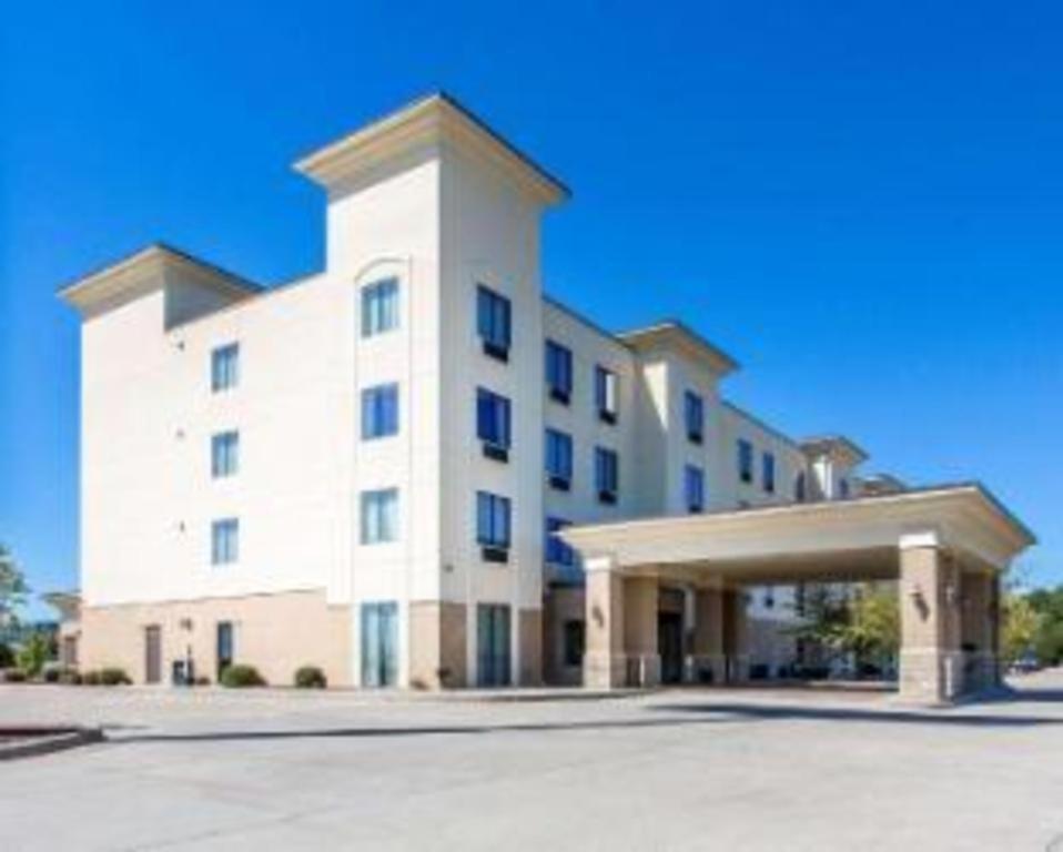 Comfort & Hotel Madisonville