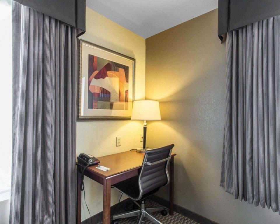 Hotel Comfort & Madisonville