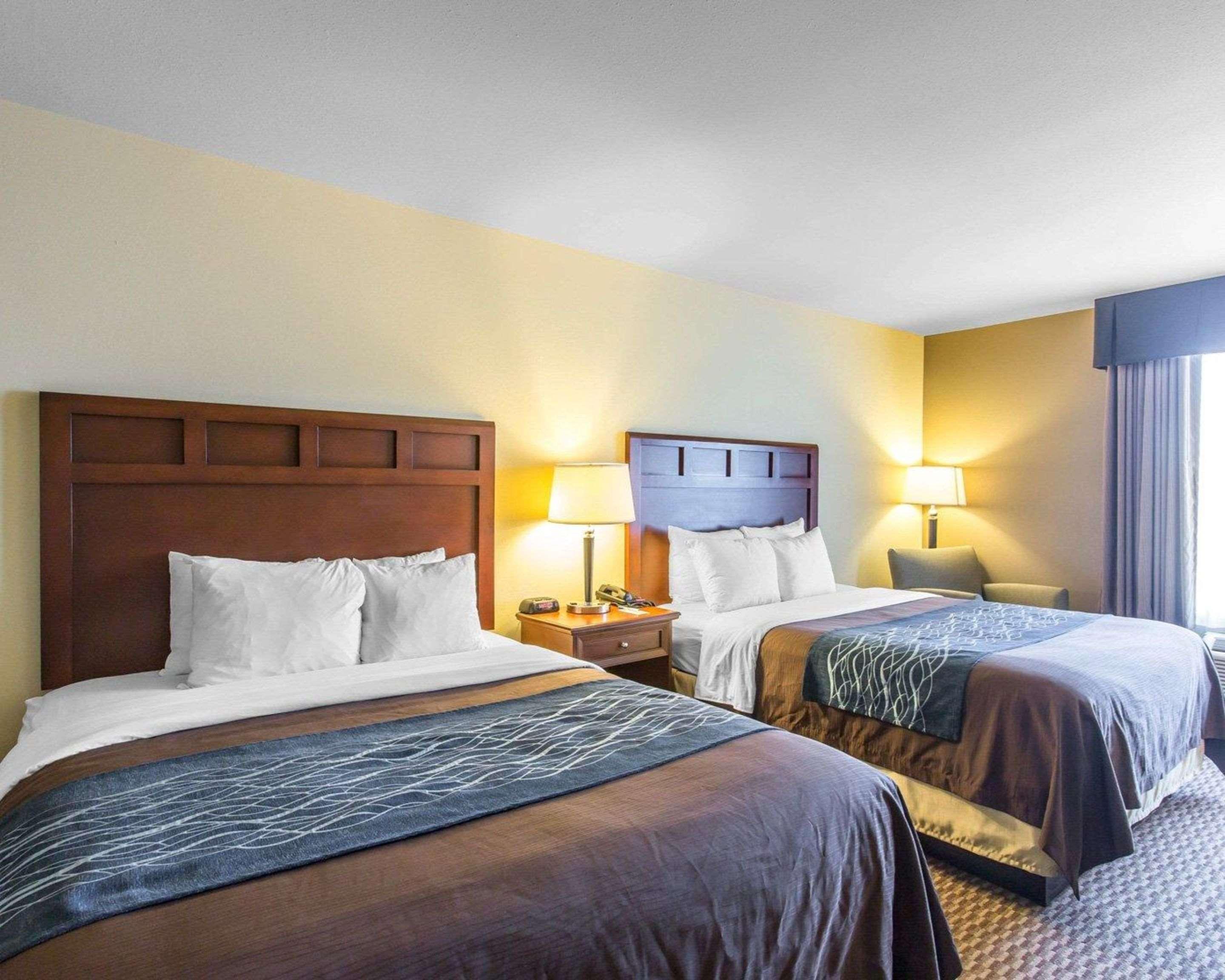 Comfort & Hotel Madisonville